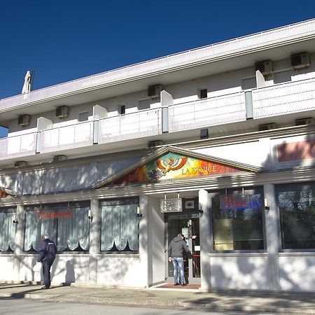 Hotel La Fenice Lignano Sabbiadoro Exterior foto